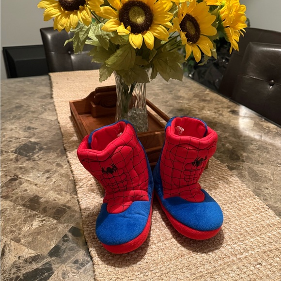 Spider-man boys slippers size 9/10 - Picture 1 of 3
